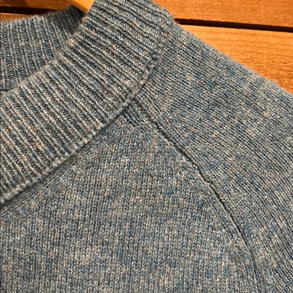 Madewell Women's Re(Generative) Wool V-Neck Sweater in Azure Blue - Picture 3 of 9